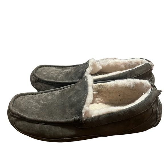 Ugg Ascot men’s leather shearling lined slipper - Picture 2 of 10